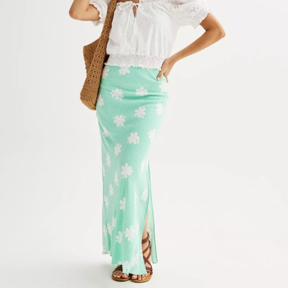 New- SO Side Slit Maxi Skirt 
Large